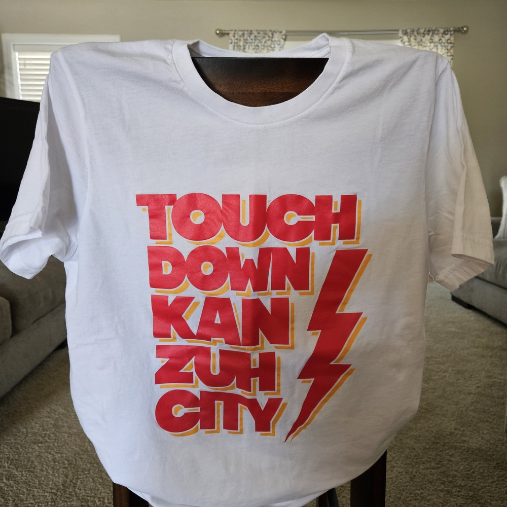 NWOTs Women's KC Chiefs Sports Logo Tee